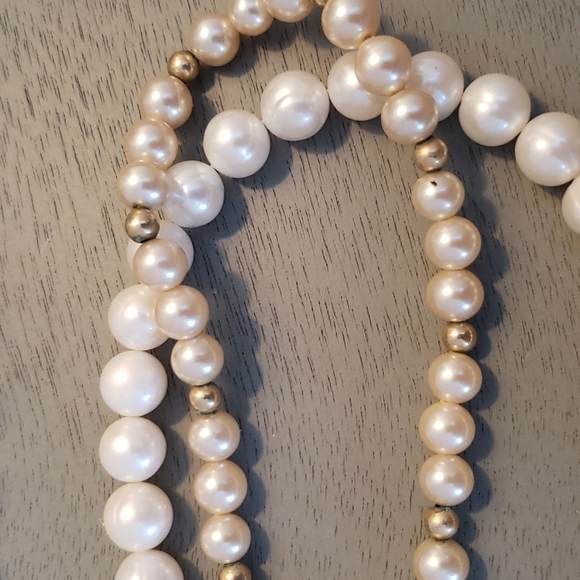 Pearl Set Costume Jewelry - 4 Necklaces & 2 Pins - Picture 10 of 10